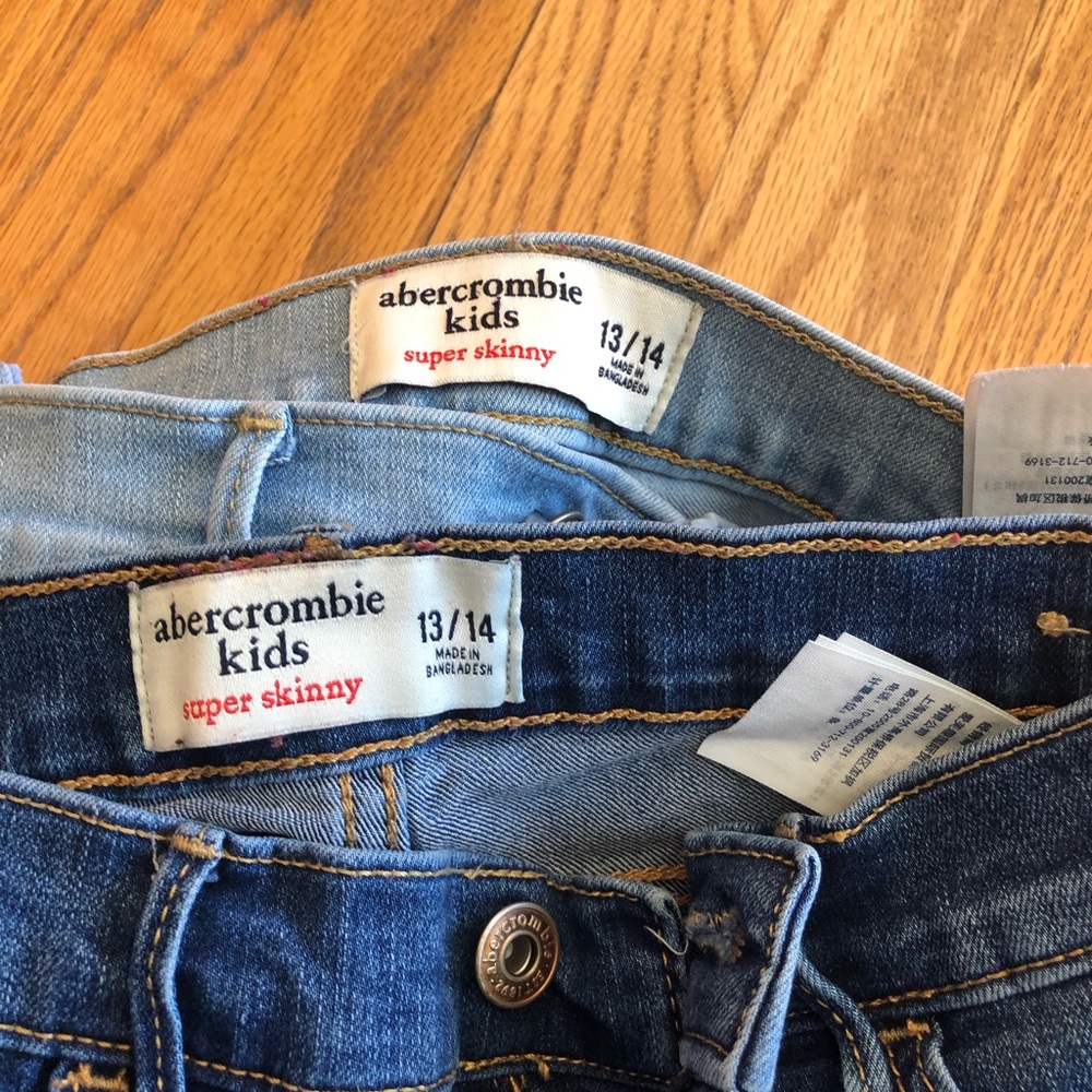 Girls Abercrombie Jeans - Picture 2 of 4